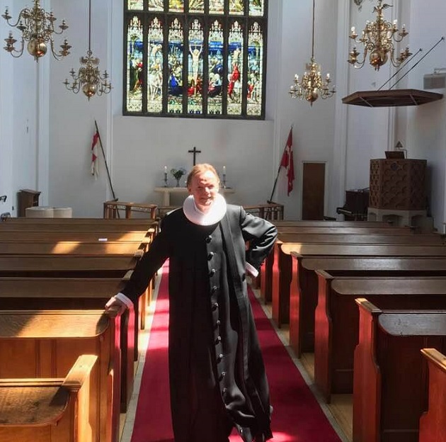 Randers-præst stortrives i London