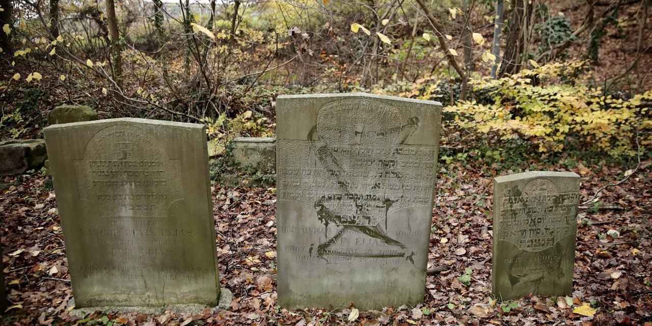 Hærværk mod jødiske gravstene i Randers: Regeringen vil sætte ind over for antisemitisme