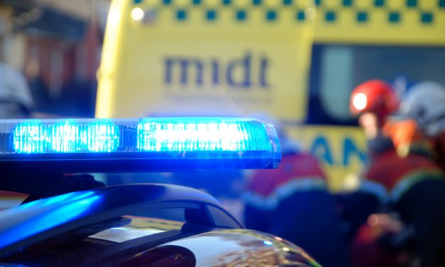 10-årig pige ramt af bil – tilset i ambulance