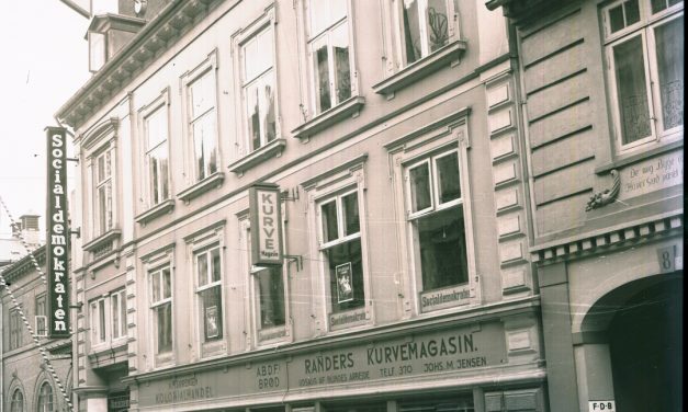Dengang fem aviser holdt til i byen: Tag på byvandring i Østergade og omkring Underværket