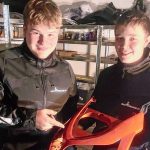 Carl og Karl er klar: Teenagere vil sælge scooterdele