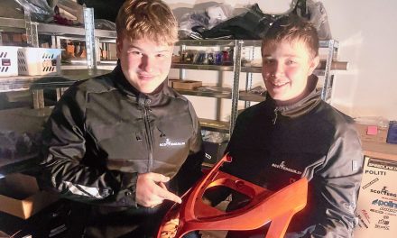 Carl og Karl er klar: Teenagere vil sælge scooterdele