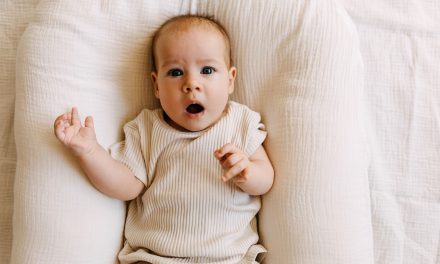 Livsfarlig pude kaldes tilbage: Babyer kan blive kvalt