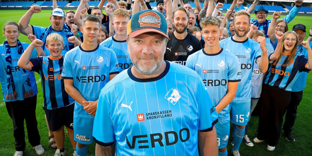 Hør omkvædet: Superfan forærer Randers FC en sang
