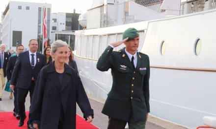 Se dem her: 92 besøgte dronningen på skibet Dannebrog