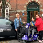 Yogierne donerer el-scooter til trængende ukrainere