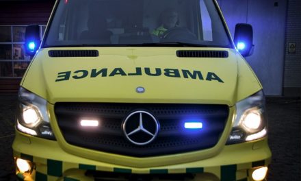 Mand overfaldet: Blev kørt væk i ambulance