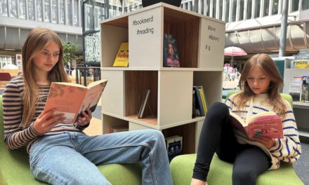 Er dit barn på ‘booktok’? Nu opretter biblioteket bogklub for læseglade teens