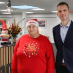Lokalt forsikringsselskab støtter Julemor med stort beløb