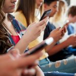 Minister vil begrænse skærme i danske skoler: »Pak mobilerne væk og spær adgang til TikTok«