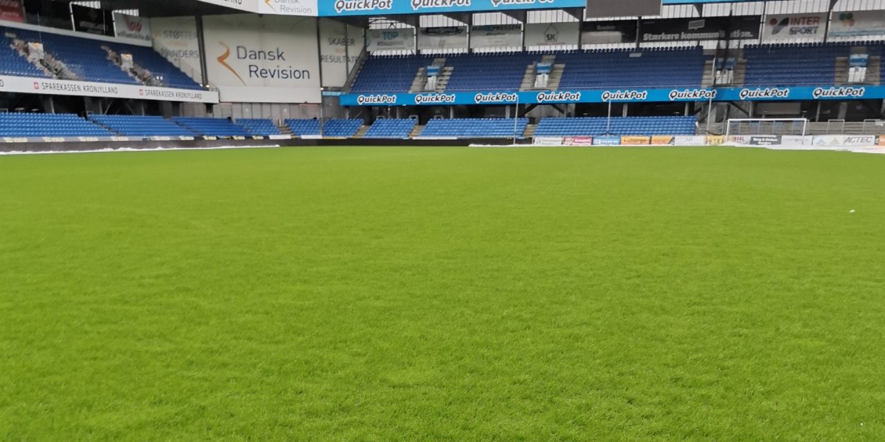Randers FC’s græs er ringere end Parkens, men bedre end tre andre stadions