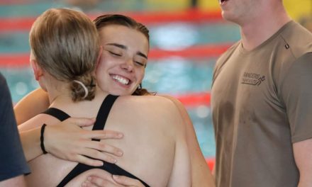Lokal svømmeklub slutter historisk sæson med tre medaljer til DM